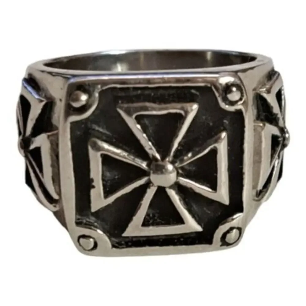 Iron cross ring size 13.5